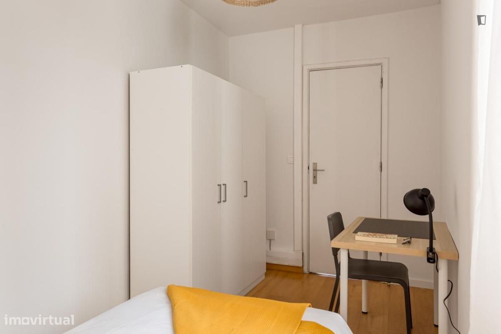Quarto - localizado em Picoas Lisbon