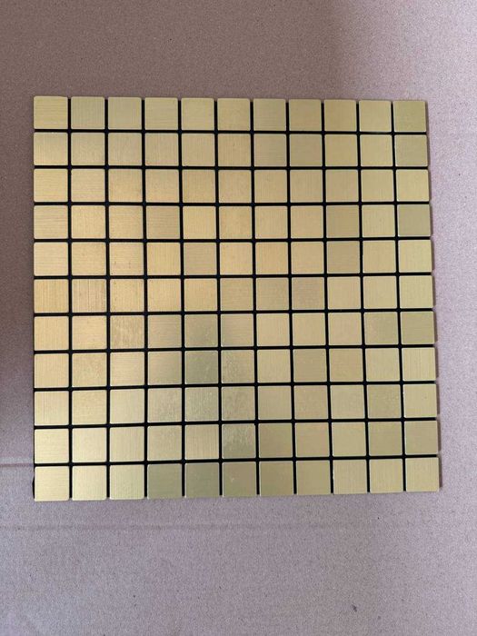 Самоклеюча алюмінієва плитка Самоклеющаяся алюминиевая плитка Срібна