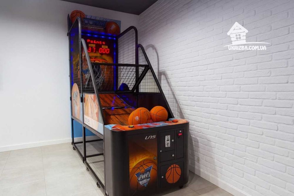 Центр. Будинок VIP-рівня. Більярд,караоке,теніс,аерохокей. До 25 осіб.