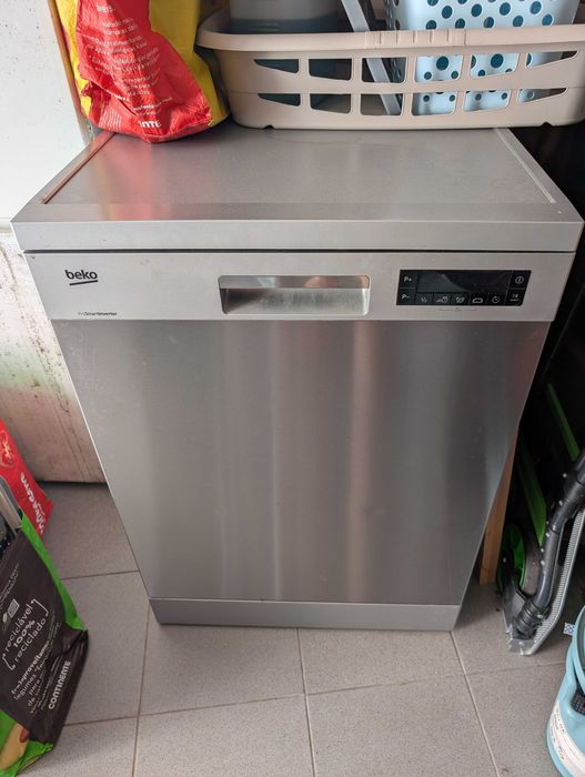 Máquina de lavar loiça Beko DFN26420X