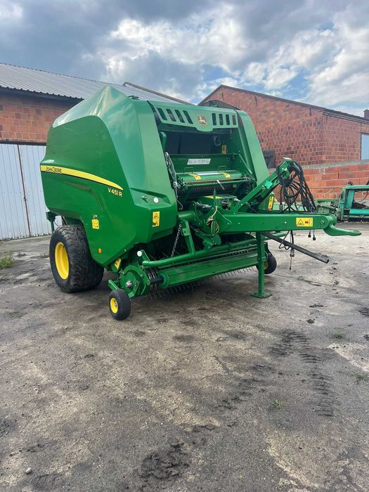 Prasa rolująca John Deere V451R