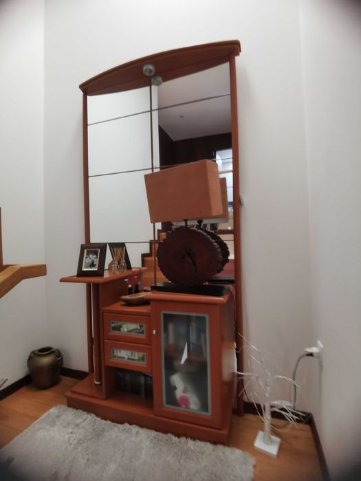 Móvel Hall em cor de cerejeira com espelho