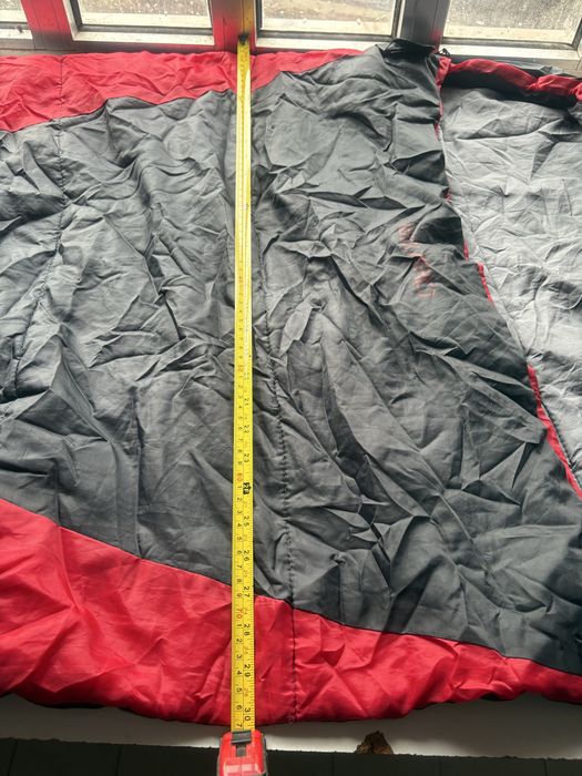 Saco cama cinzento e vermelho