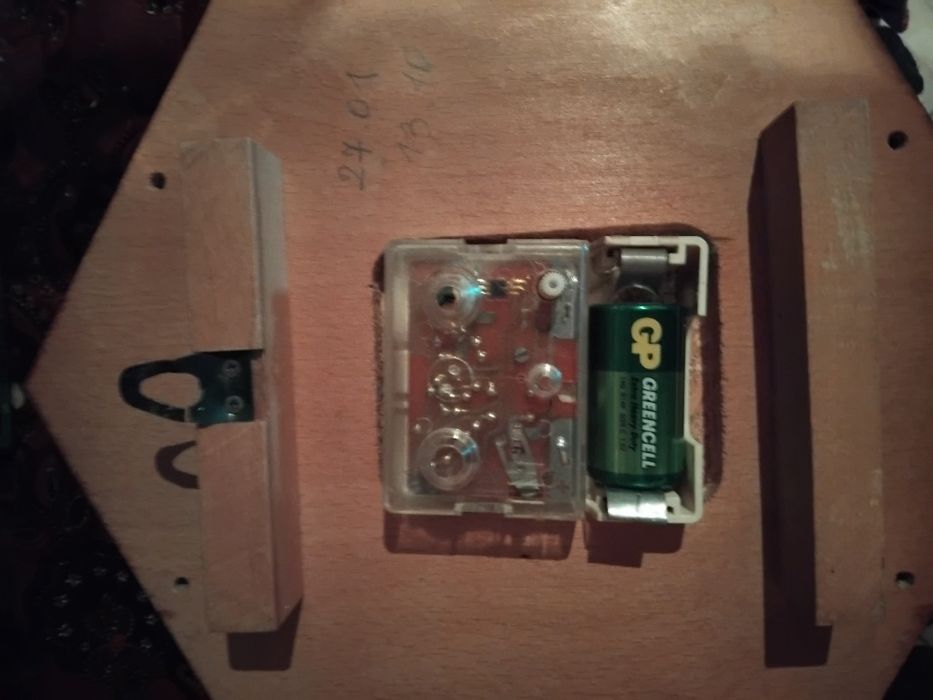 Настенные часы времен СССР