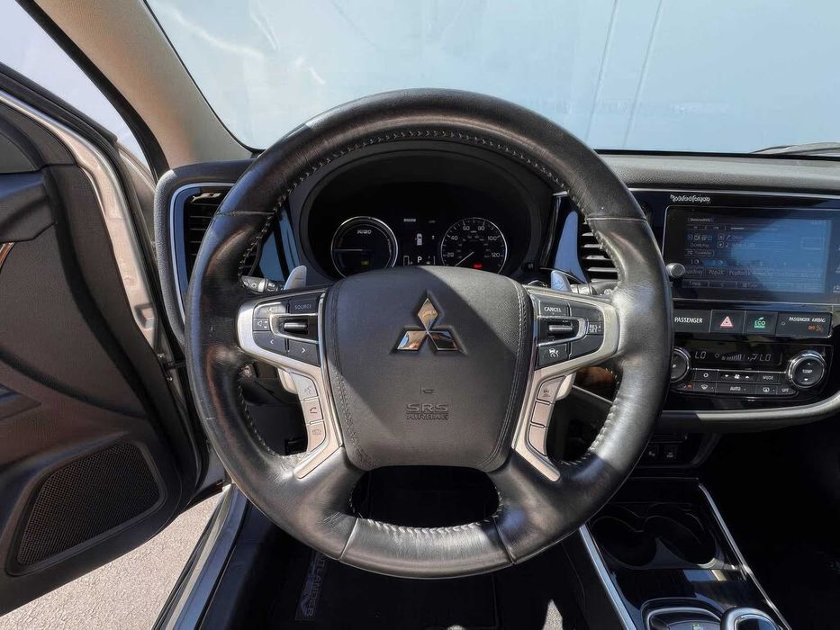 Mitsubishi Outlander Phev      2018