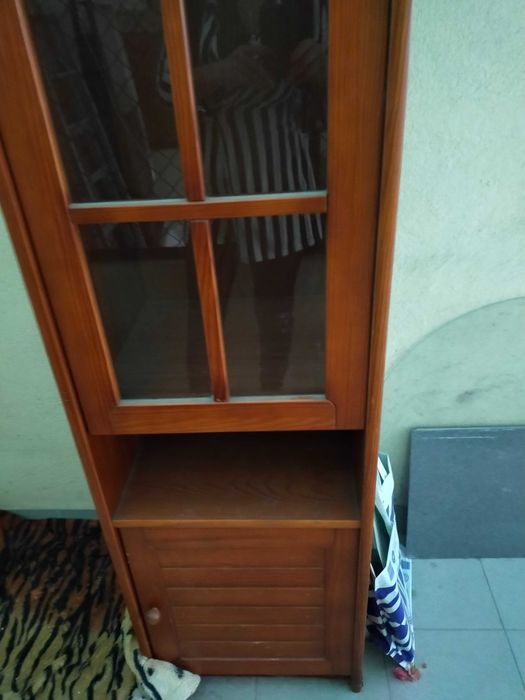 Móveis usados a precisar de pequenos reparos mas em bom estado.