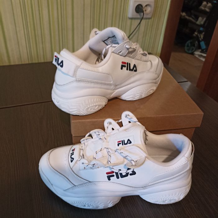 Кросівки демісезонні.