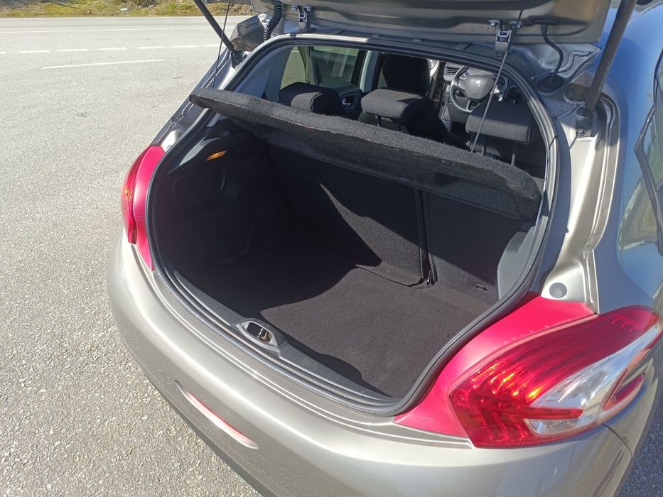 Peugeot 208 1.2 pluetech COMO NOVO