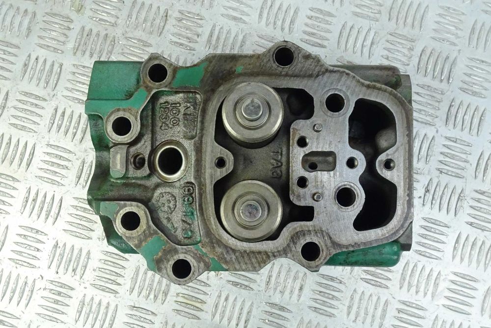 Głowica do silnika Volvo TD122. (Cylinder head Volvo TD122)