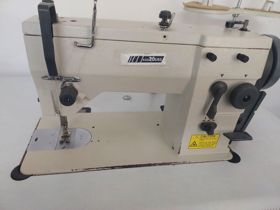 Maquina de costura semi indistrial zig-zag e ponto corrido