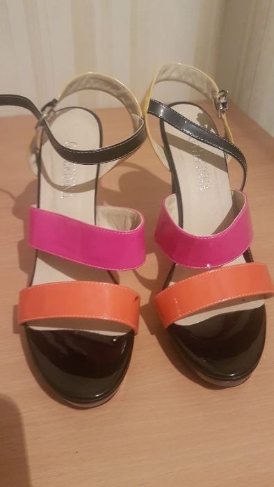 Босоножки фирмы Gaterinna, 38 размер