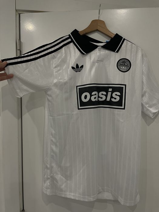 Casaco e camisas de time