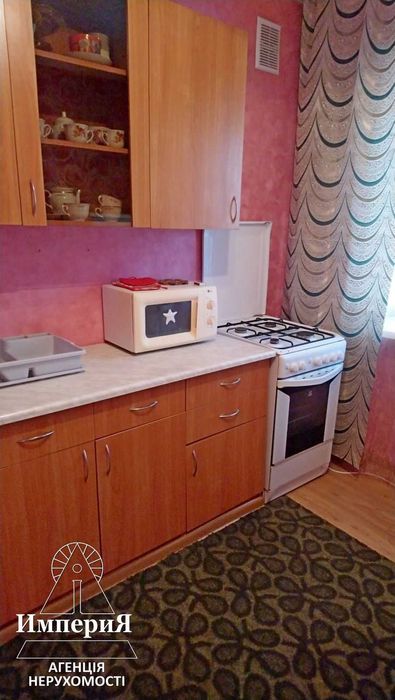 Продам однокімнатну на Січневому з косметичним ремонтом.