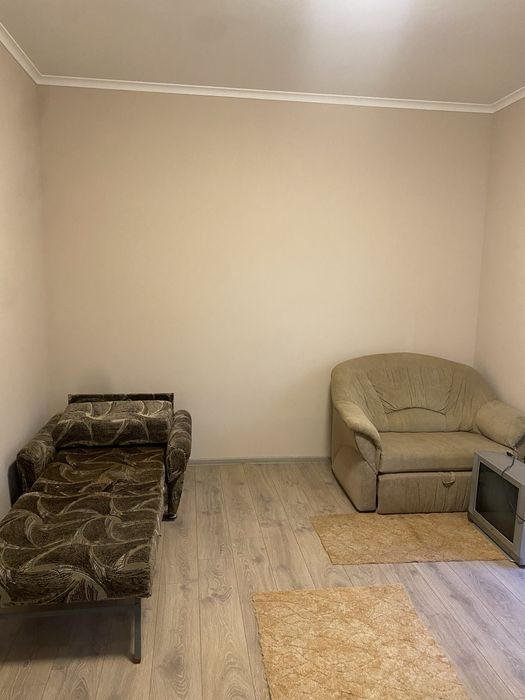 Частина будинку по вулиці Домбровського фасадна