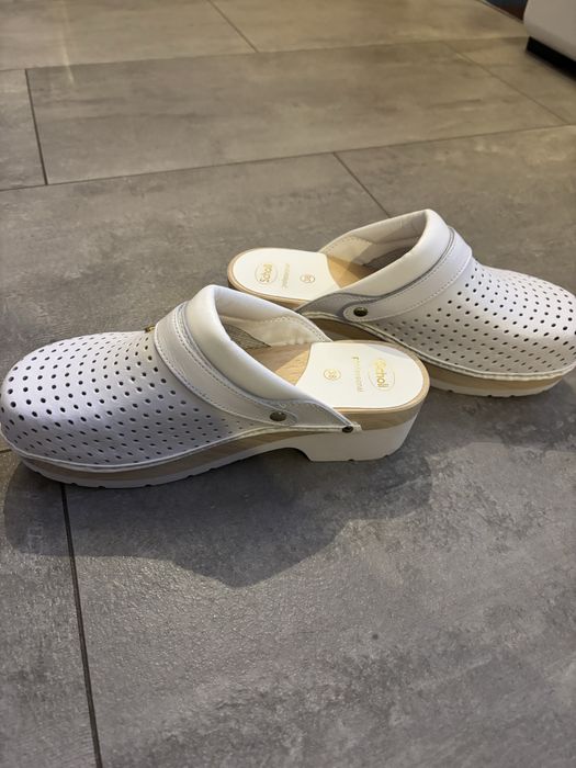 Chodaki Scholl Clog Supercomfort - białe, rozm. 38