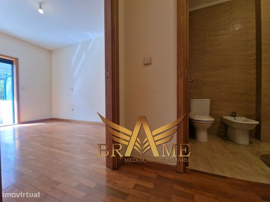 Apartamento T2 Com Lugar De Garagem | Rua Da Constituição - Porto