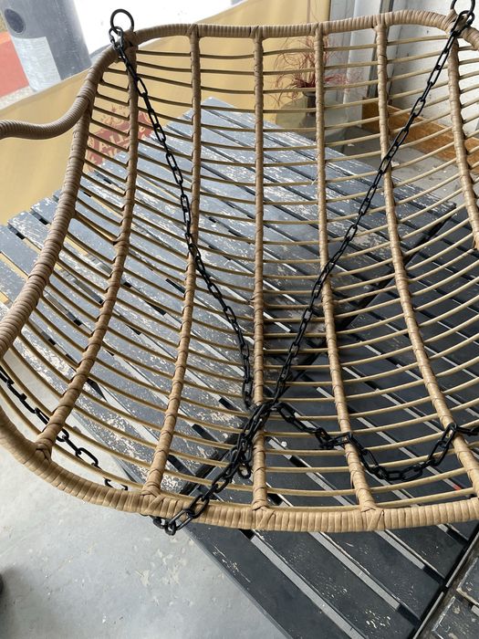 Cadeira suspença em vime sintetico com suporte e almofada