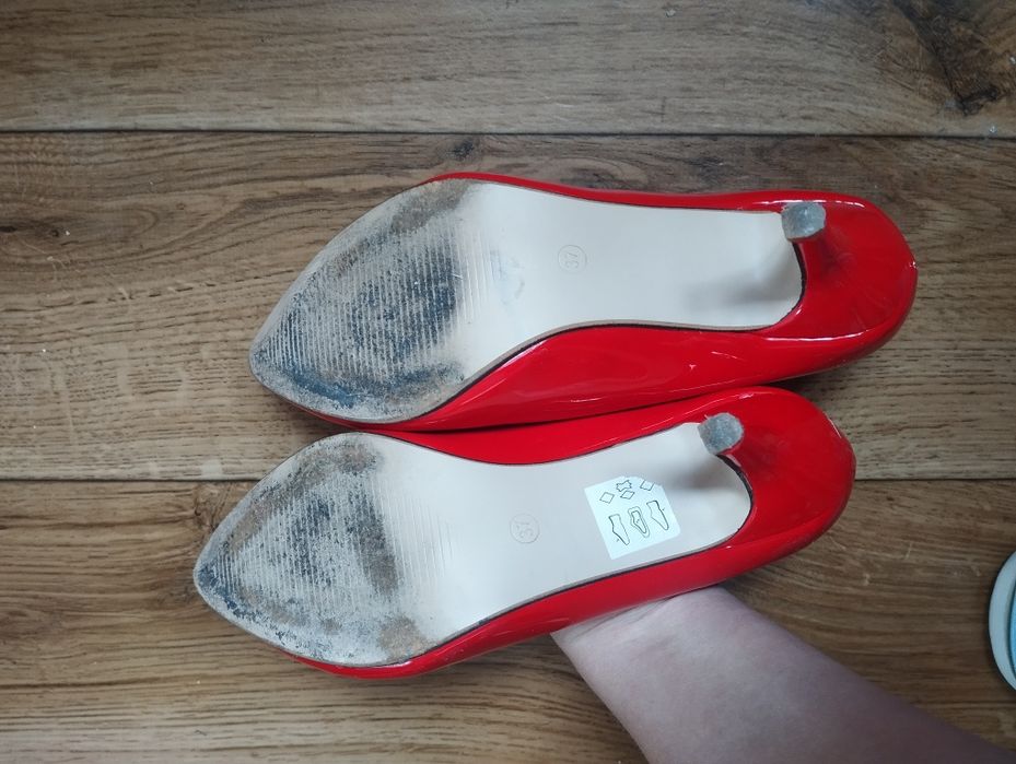 Czerwone lakierowane szpilki 7 cm
