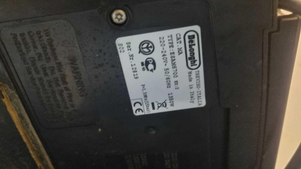 Кавоварка Делонжи в робочому стані