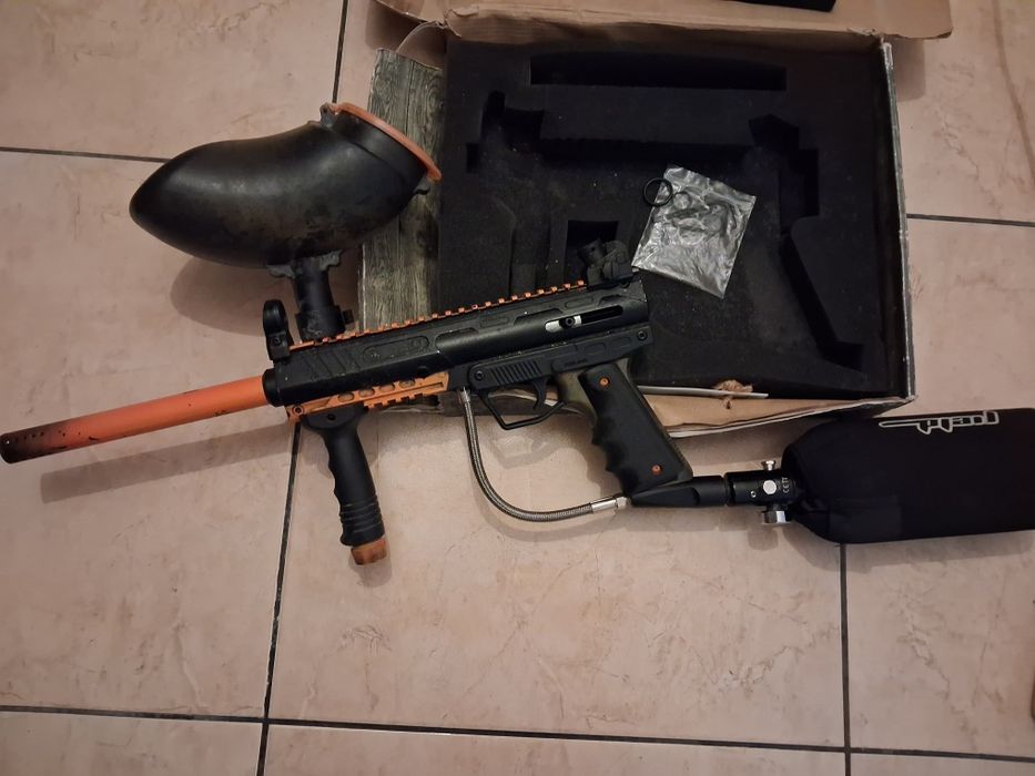 Arma e equipamento de paintball