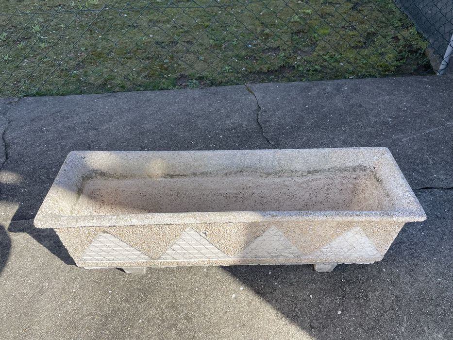 Floreira de jardim em pedra