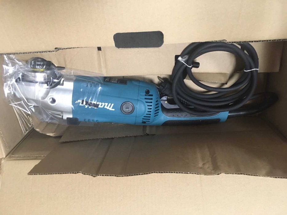 Угловая шлифмашина Makita GA9020