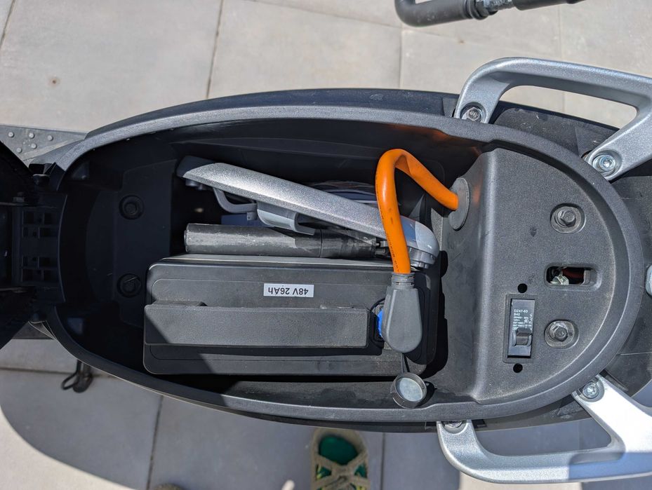 Scooter elétrica LVNENG LX04 (2021) + mala, 2 capacetes com intercomunicador e extras