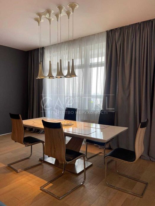 Продаж Коновальця Євгена Печерськ  простора квартира 150м2