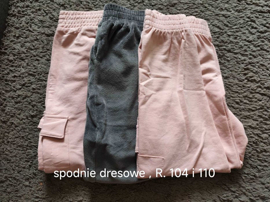 Spodnie dresowe, R. 104 i 110