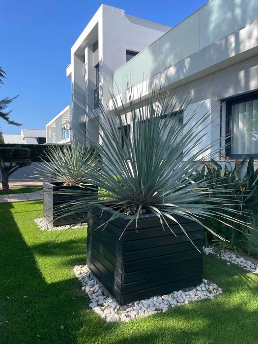 Big 1 Ton Vases-Boxes-Bespoke flower bed vases