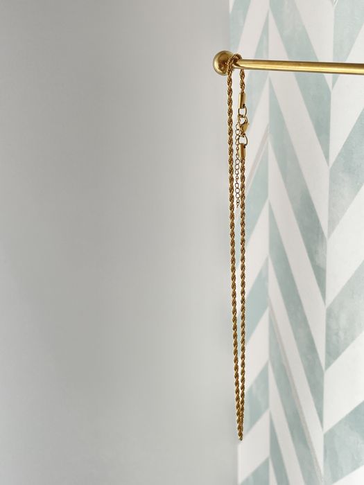 Colar dourado em aço inoxidável