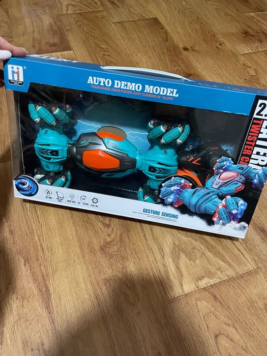 Машинка на пульту