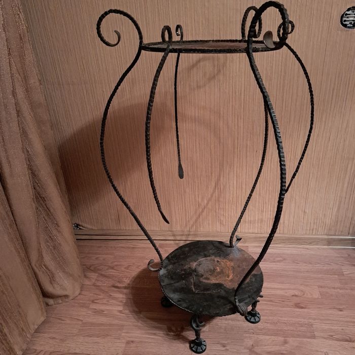 СРОЧНО Подставка для цветов