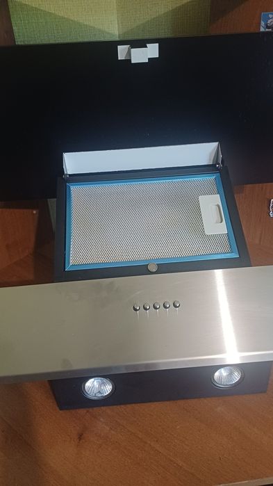 Продам кухонную вытяжку