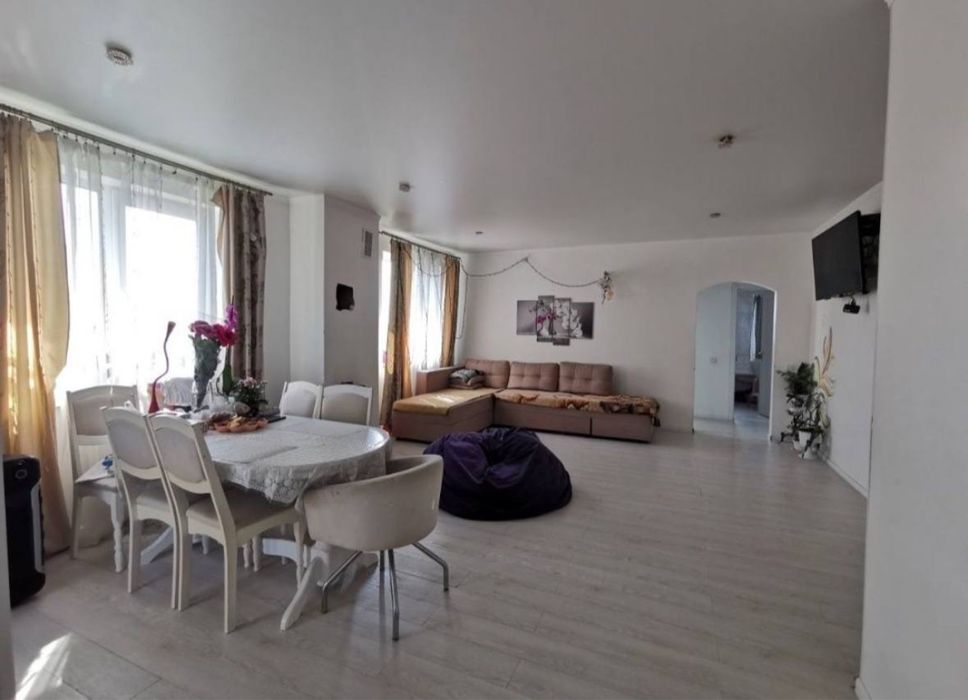 У продажі сучасний будинок з ремонтом