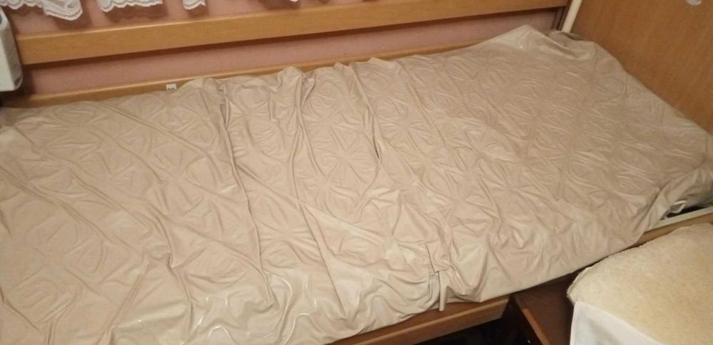 Łóżko rehabilitacyjne z materacem