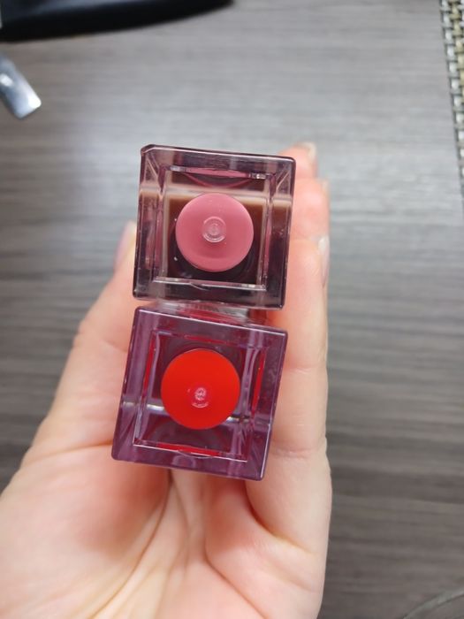 Продам блиск -плампер та блиск для губ Мейбелін 200 грн за 1 шт.