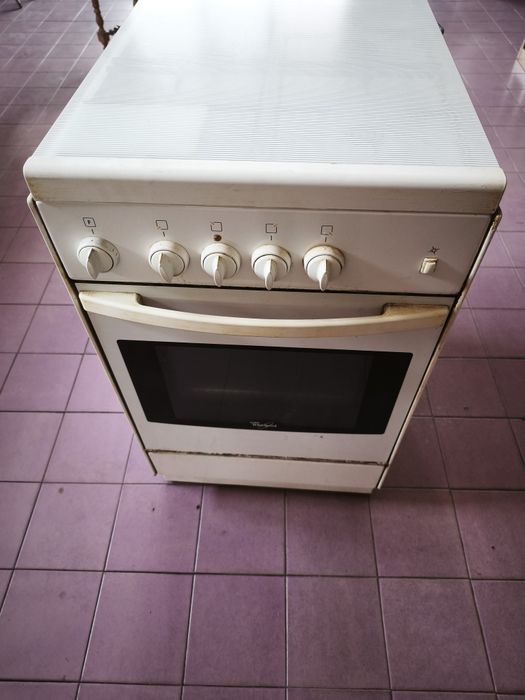 Forno com fogão de 4 bocas