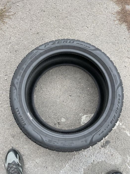 245/40 R18 Pirelli P Zero Winter / Great Britain / 2шт.