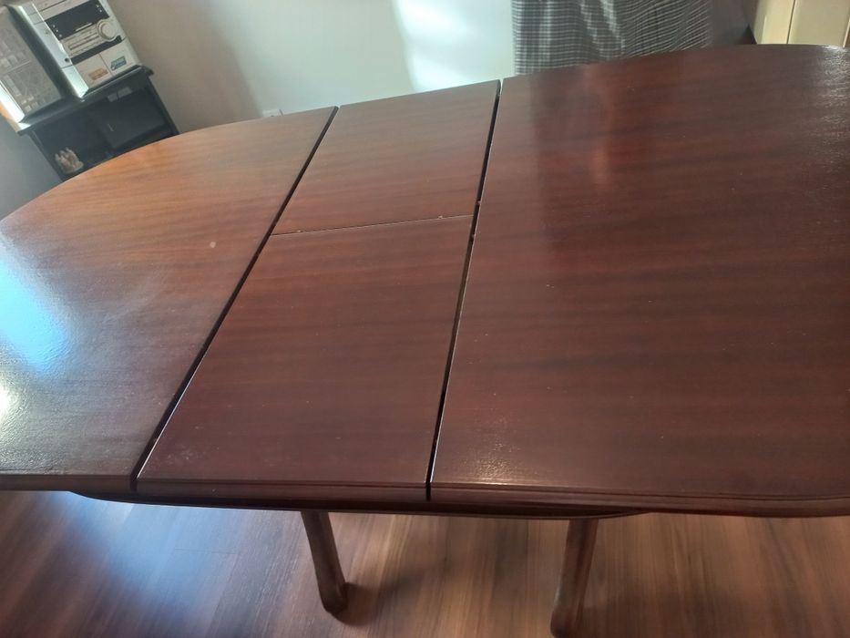 Mesa em cerejeira