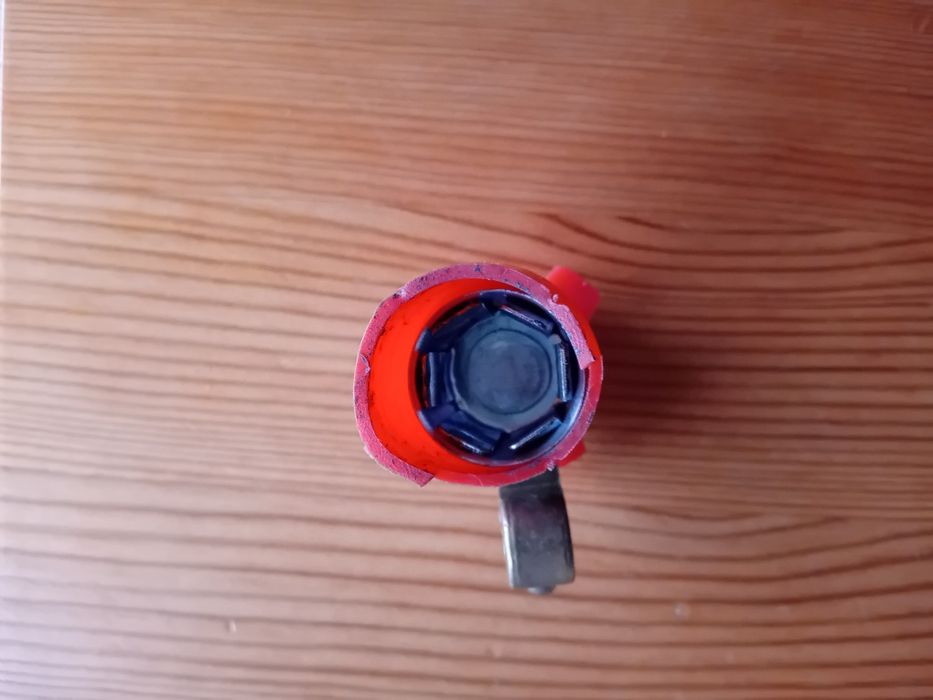 Terminal de bateria corta-circuitos