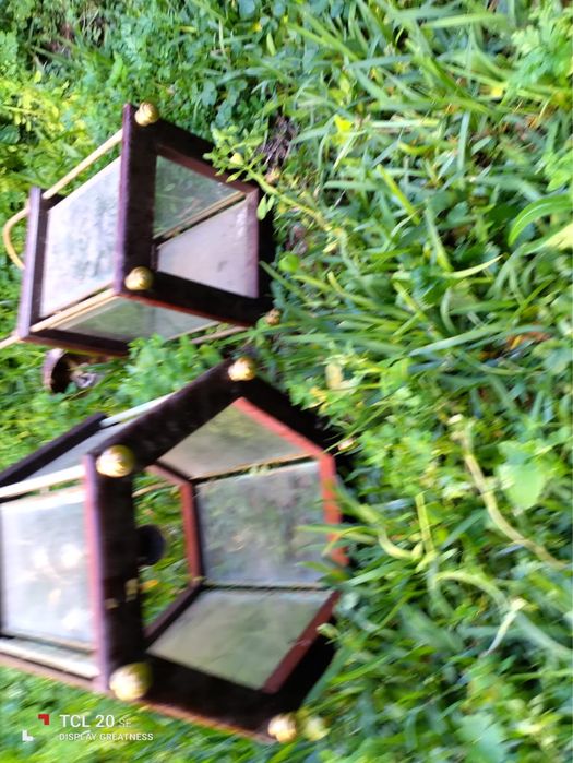 Cinco candeeiros em madeira e metal