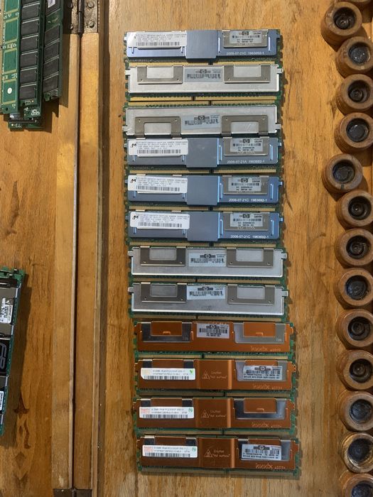 Оперативна память 1GB, 512МВ