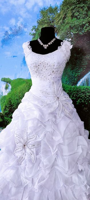 Вісільна сукня ВЕЛИКОГО розміру від 50 - 54  розмір . РОЗПРОДАЖ.