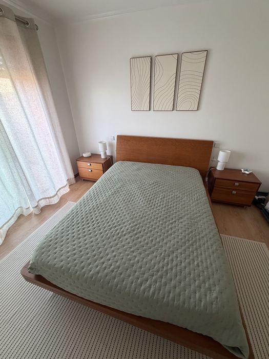 Conjunto de cama e 2 mesas de cabeceira