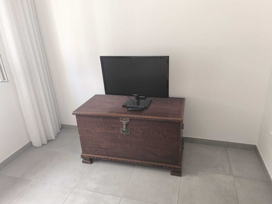 Arca antiga em madeira com algum uso