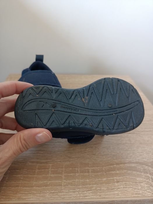Granatowe buciki adidaski dla dziecka