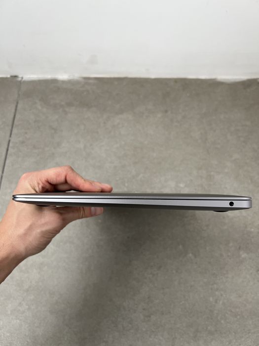 620$ MacBook Air 13" 2020 Z1240 M1 / 16 GB / 256gb SSD