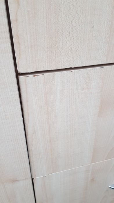 Duża szafa z półkami i szufladami