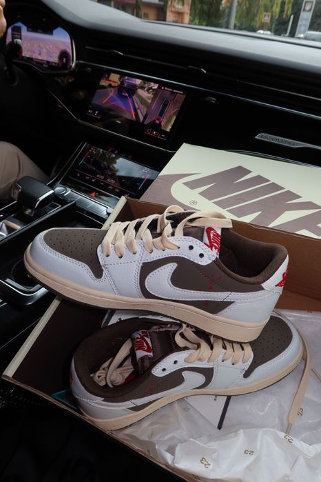 Кросівки Nike x  Travis Scott